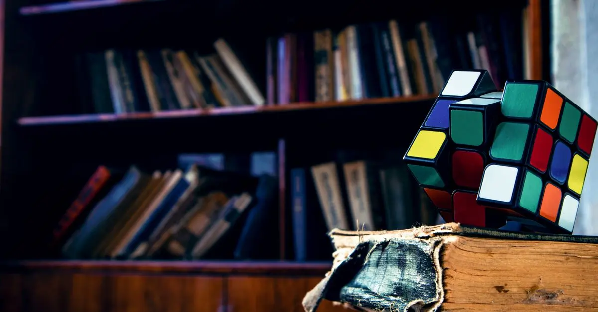 Astuces pratiques pour résoudre le Rubik's Cube efficacement