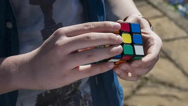 7 astuces pour améliorer votre expérience avec le Rubik's Cube