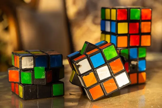 Les astuces avancées pour maîtriser votre Rubik's Cube