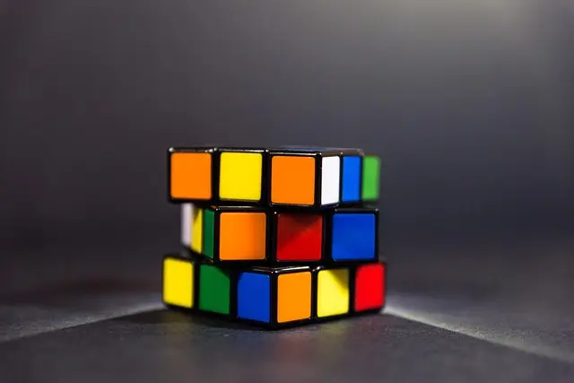 Les meilleures astuces pour résoudre votre Rubik's Cube plus rapidement