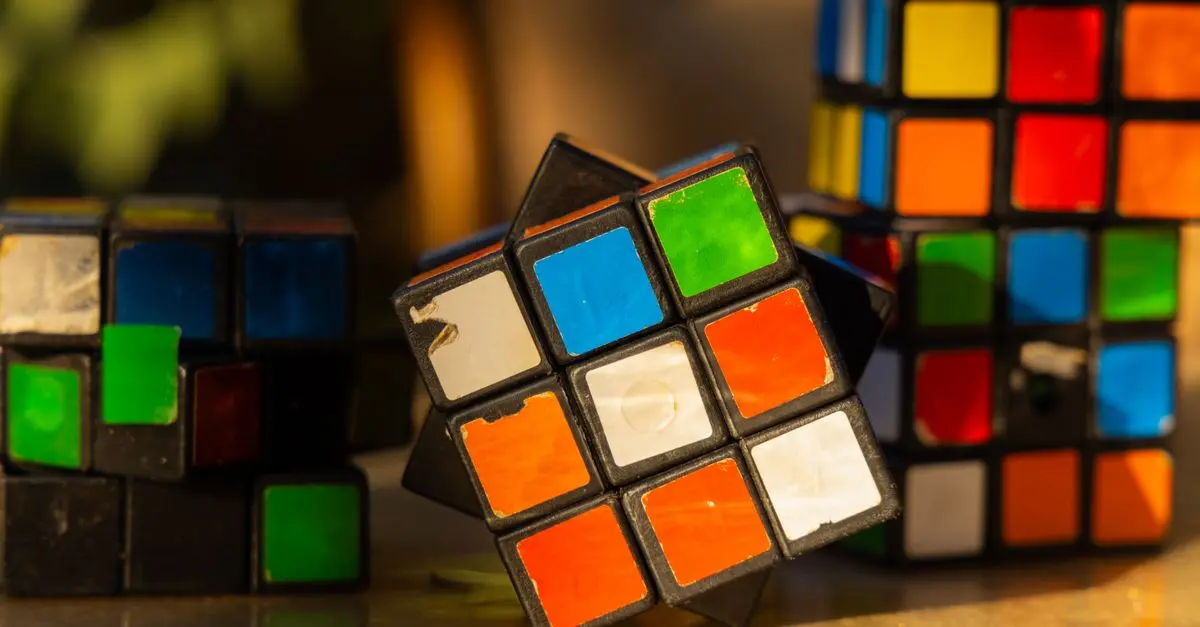 Les 10 astuces essentielles pour améliorer votre Rubik's Cube