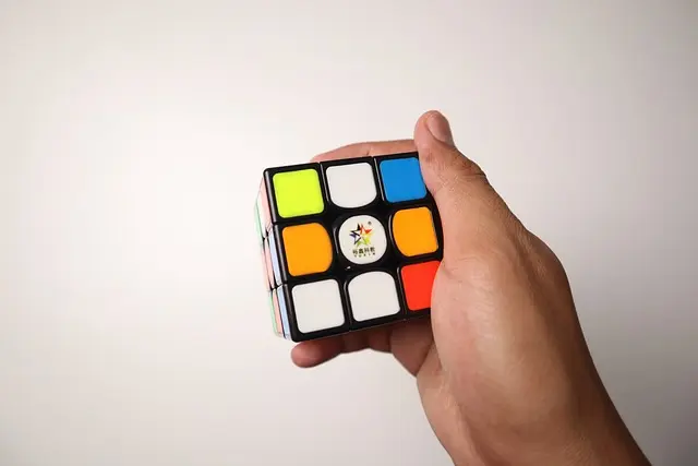 5 astuces méconnues pour résoudre le Rubik's Cube rapidement