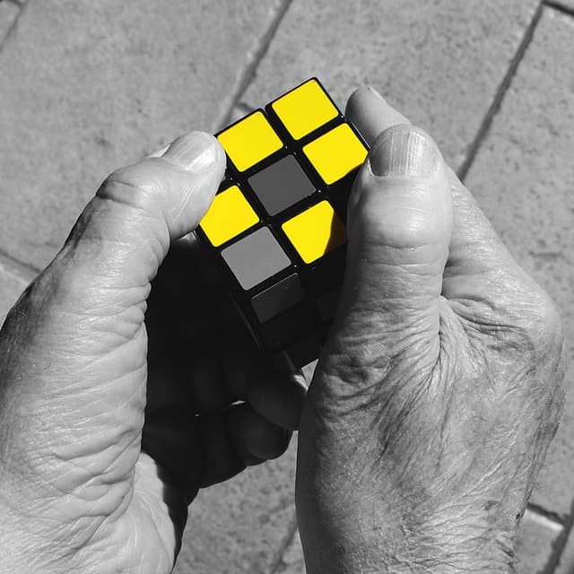 Les meilleures astuces pour résoudre le Rubik's Cube facilement